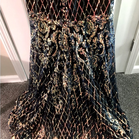 GORGEOUS plus size Sequin Evening Gown EUC - Picture 8 of 11